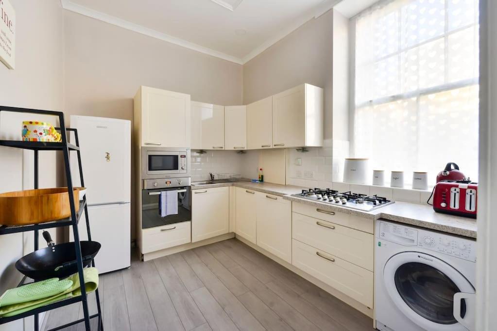 George IV Bridge - Superbly Located 3 Bedroom! Edimburgo Exterior foto