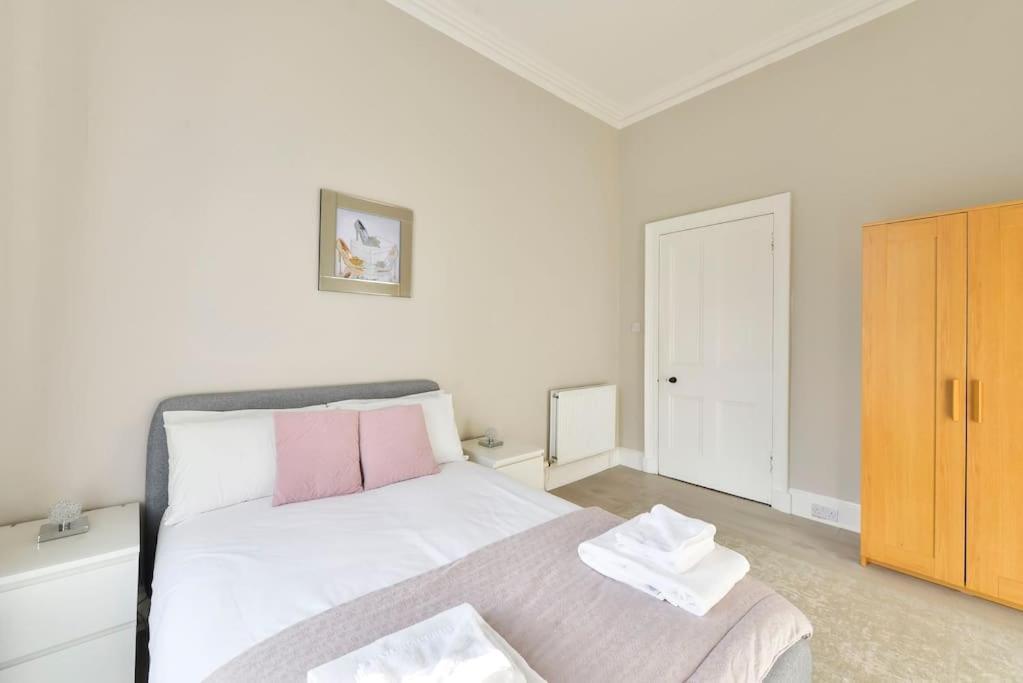 George IV Bridge - Superbly Located 3 Bedroom! Edimburgo Exterior foto