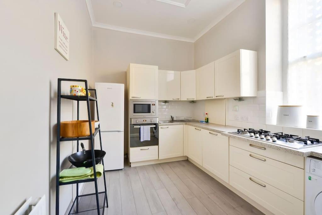 George IV Bridge - Superbly Located 3 Bedroom! Edimburgo Exterior foto