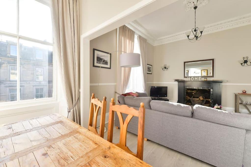 George IV Bridge - Superbly Located 3 Bedroom! Edimburgo Exterior foto